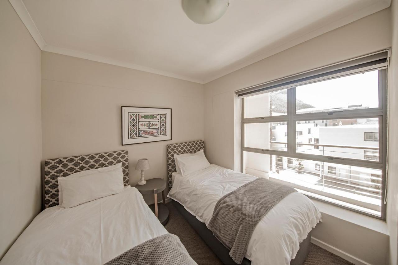 Surferscorner Self Catering Apartments Muizenberg Exterior photo