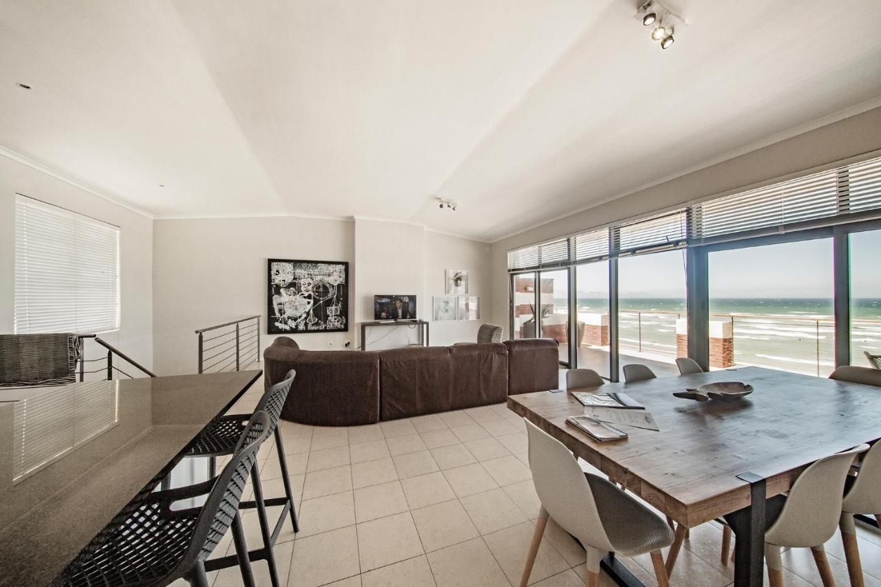 Surferscorner Self Catering Apartments Muizenberg Exterior photo