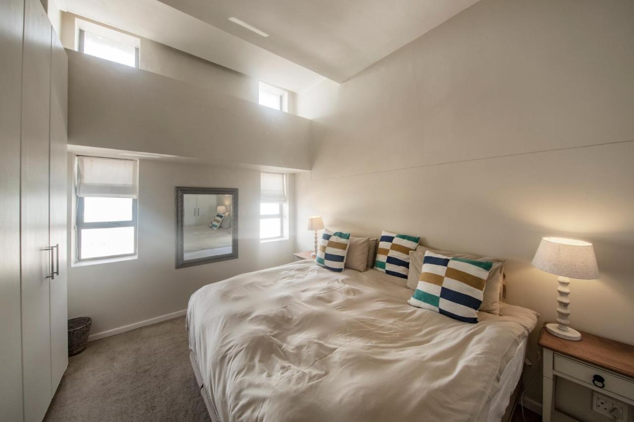 Surferscorner Self Catering Apartments Muizenberg Exterior photo