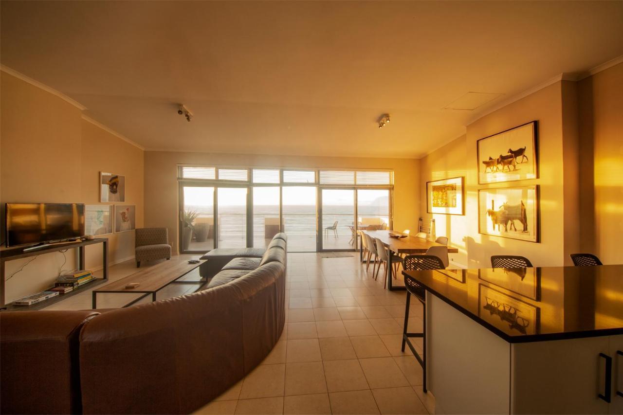 Surferscorner Self Catering Apartments Muizenberg Exterior photo