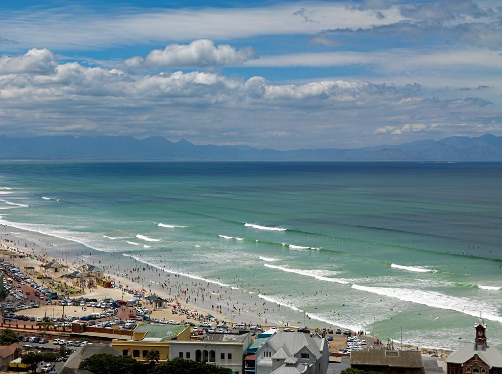 Surferscorner Self Catering Apartments Muizenberg Exterior photo