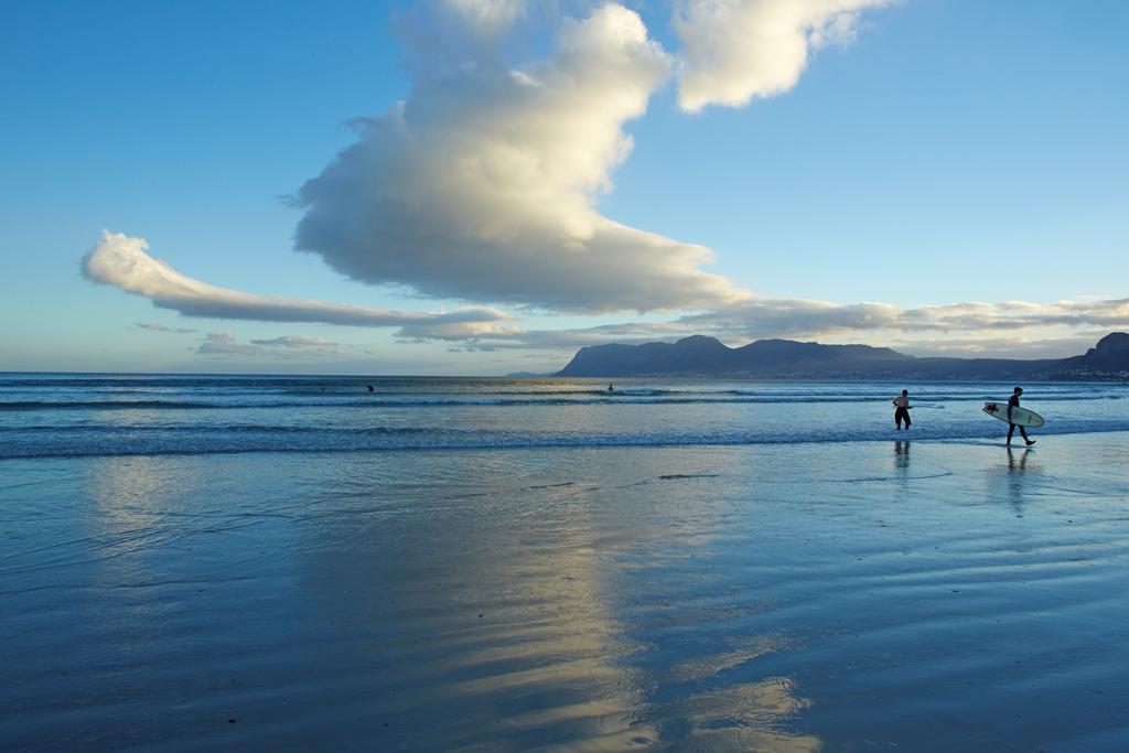 Surferscorner Self Catering Apartments Muizenberg Exterior photo