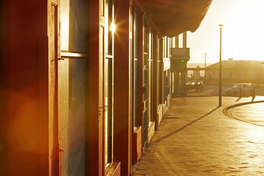 Surferscorner Self Catering Apartments Muizenberg Exterior photo