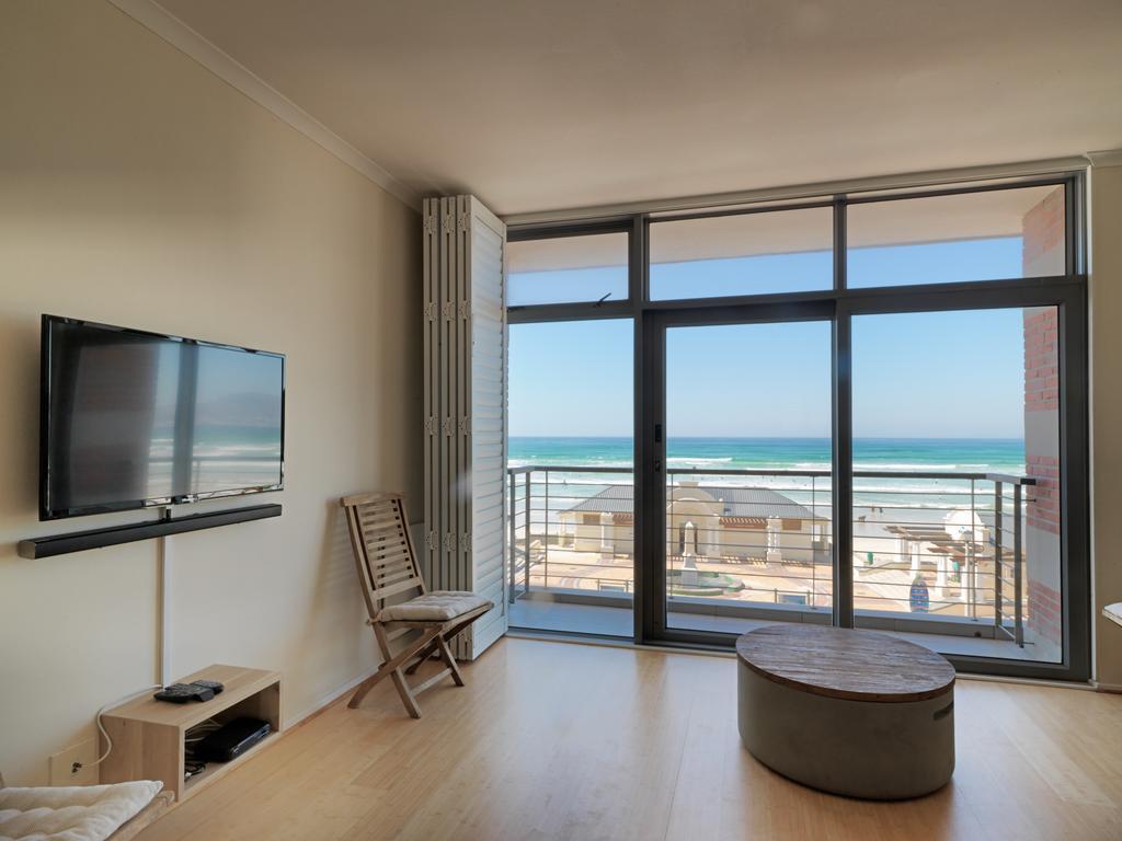 Surferscorner Self Catering Apartments Muizenberg Exterior photo