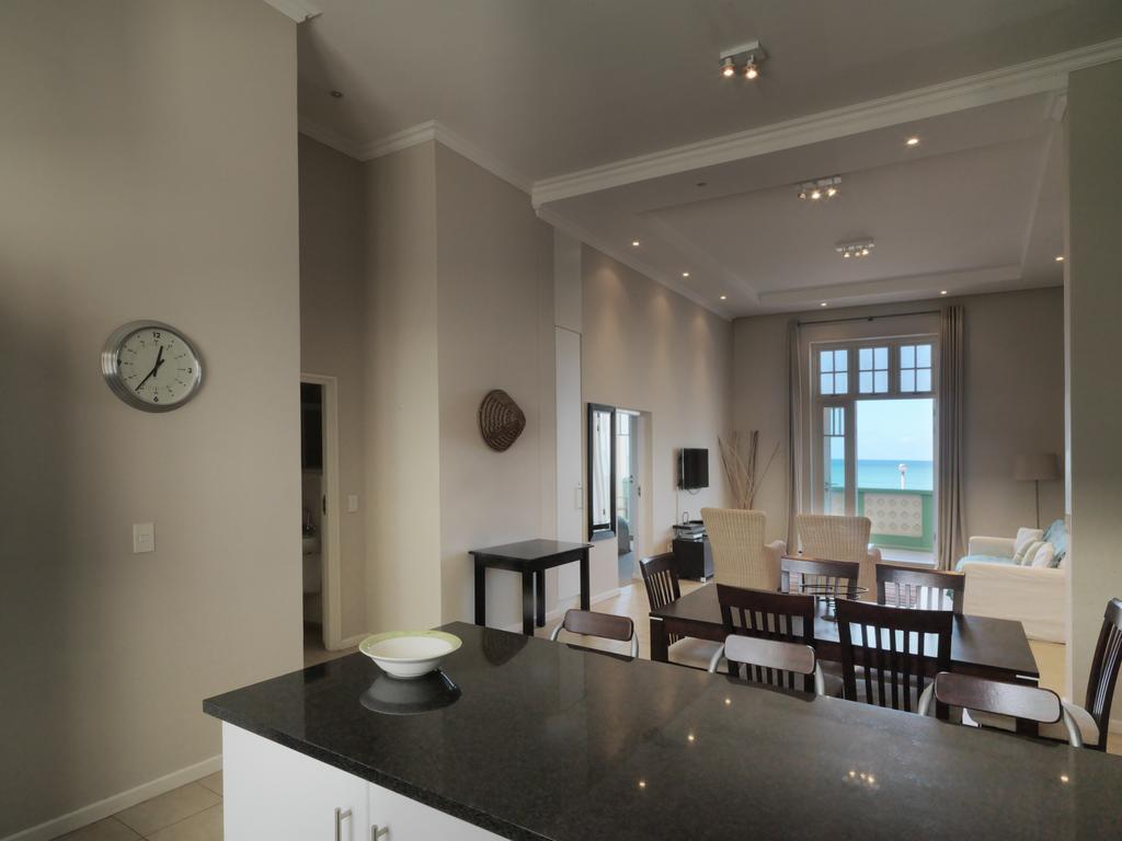 Surferscorner Self Catering Apartments Muizenberg Exterior photo