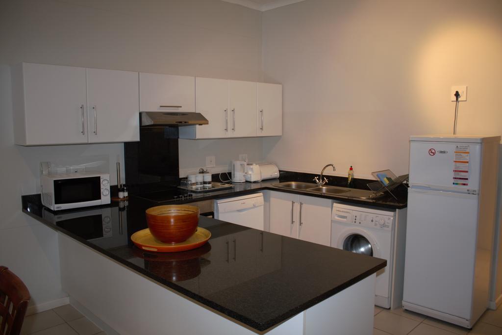 Surferscorner Self Catering Apartments Muizenberg Exterior photo